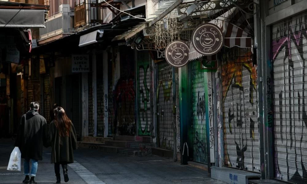 Ξέφρενο το τρίτο κύμα της πανδημίας - «Αντίδοτο» με νέα μέτρα